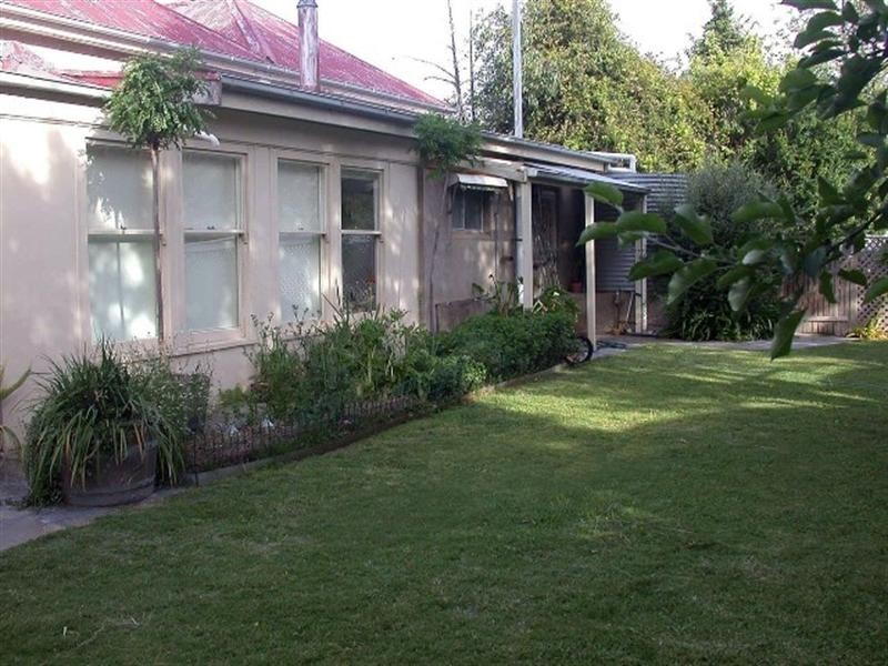 18 Harriett Street, Clare SA 5453