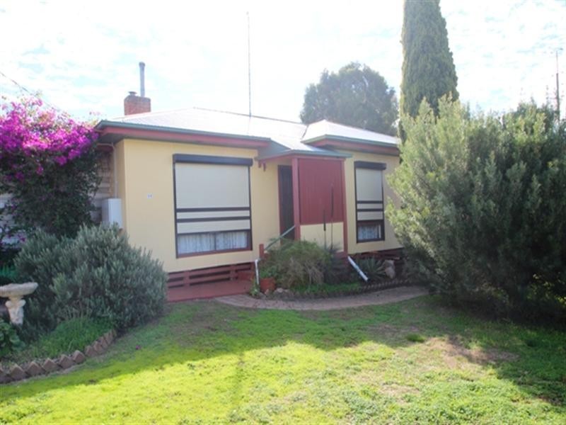 11 Kelly Street, Clare SA 5453