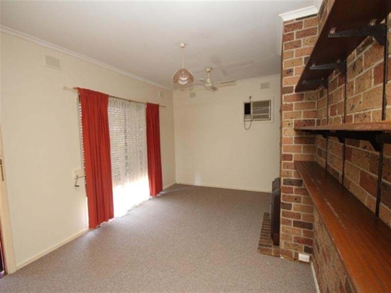 11 Kelly Street, Clare SA 5453