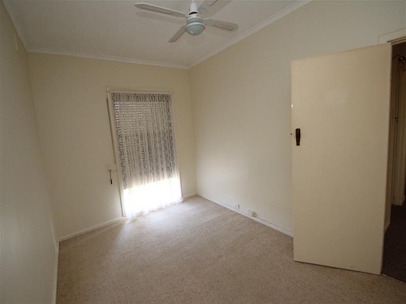 11 Kelly Street, Clare SA 5453