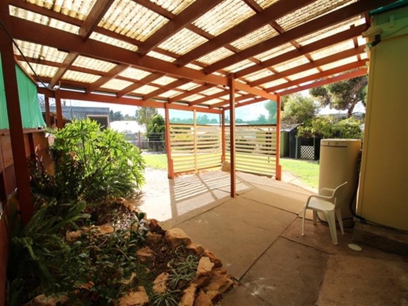 11 Kelly Street, Clare SA 5453