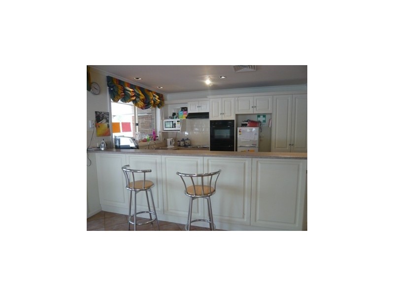 14 Waller Drive, Clare SA 5453
