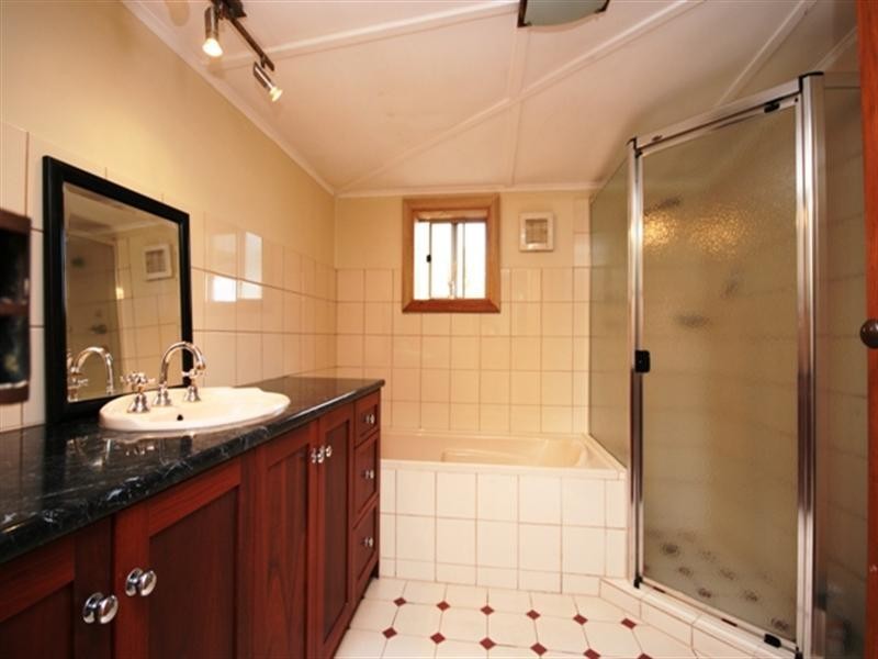 36 Warenda Road, Clare SA 5453