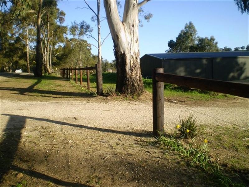 36 Warenda Road, Clare SA 5453