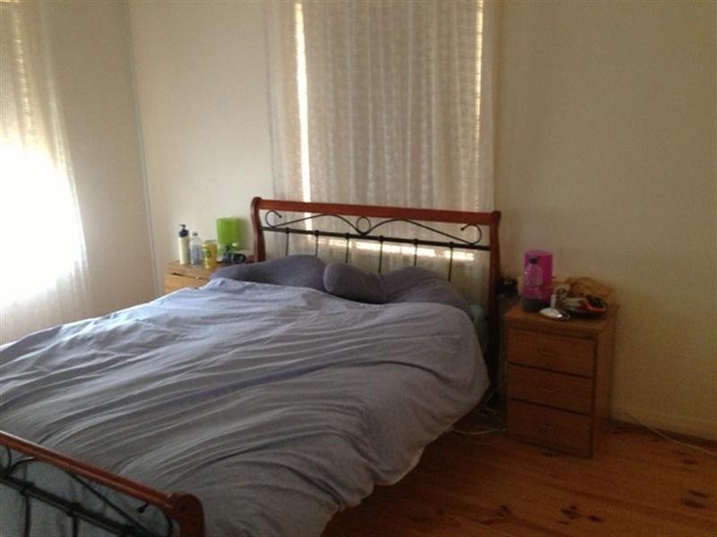 8 Guilford Street, Clare SA 5453