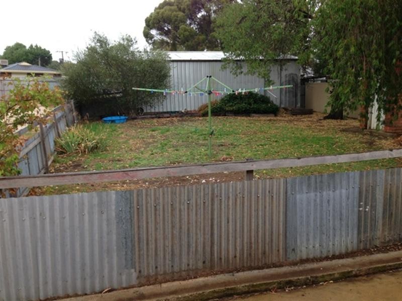 8 Guilford Street, Clare SA 5453