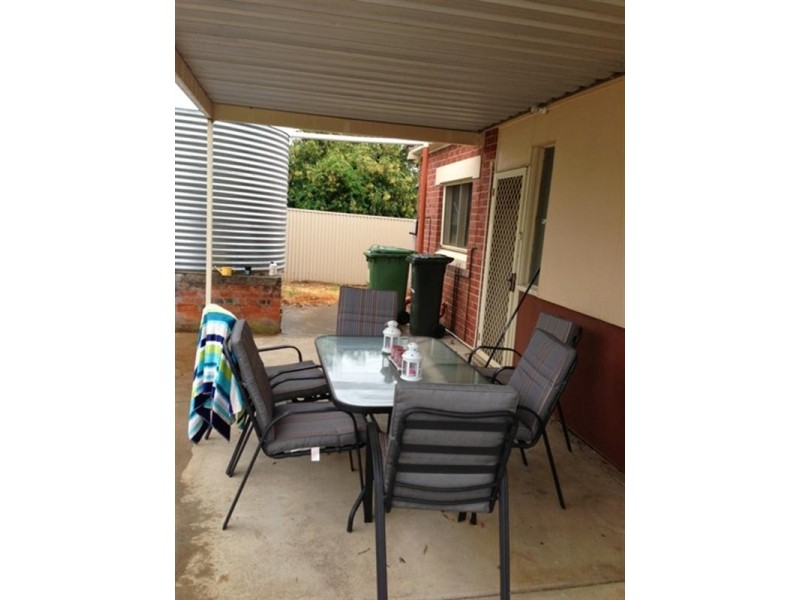 8 Guilford Street, Clare SA 5453