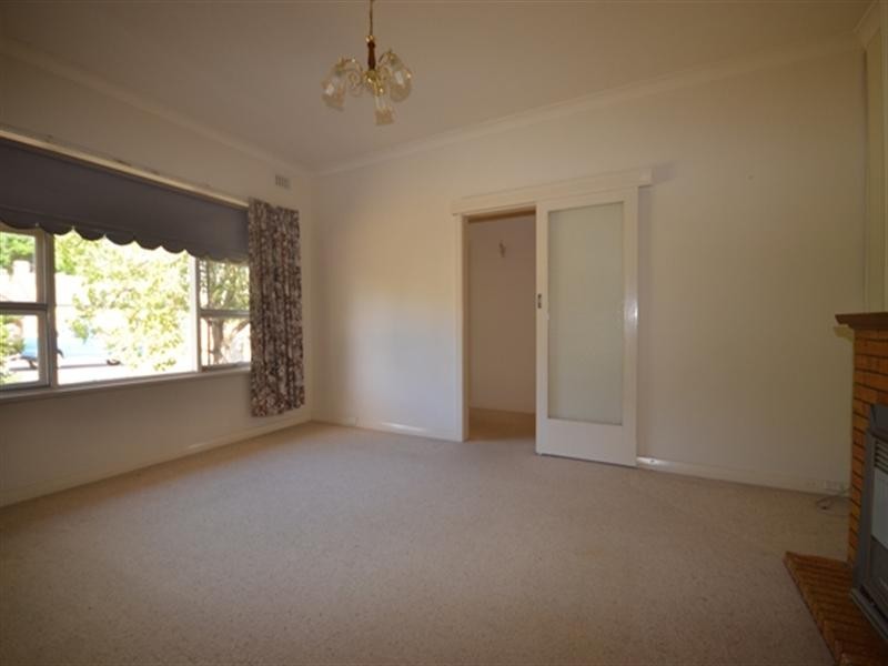 8 Lucas Street, Kapunda SA 5373