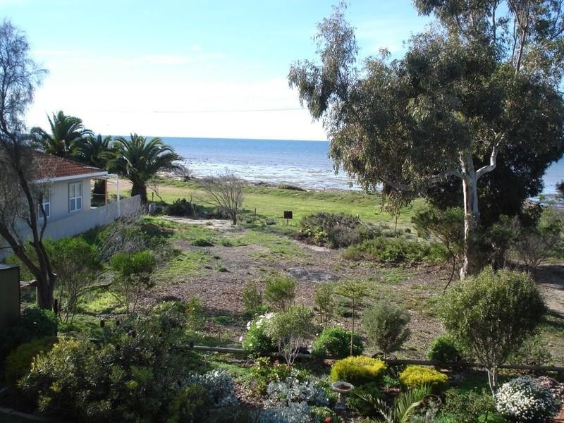 8 Esplanade, Pine Point SA 5571