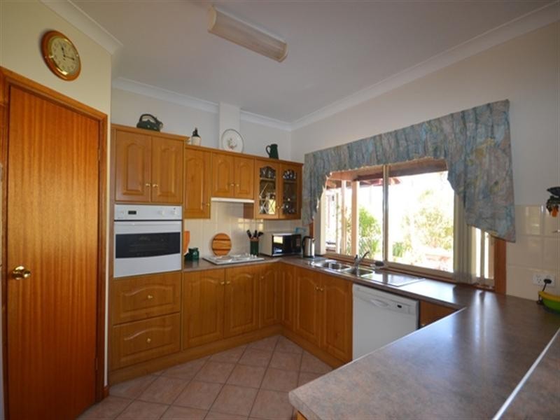 10 March Court, Clare SA 5453