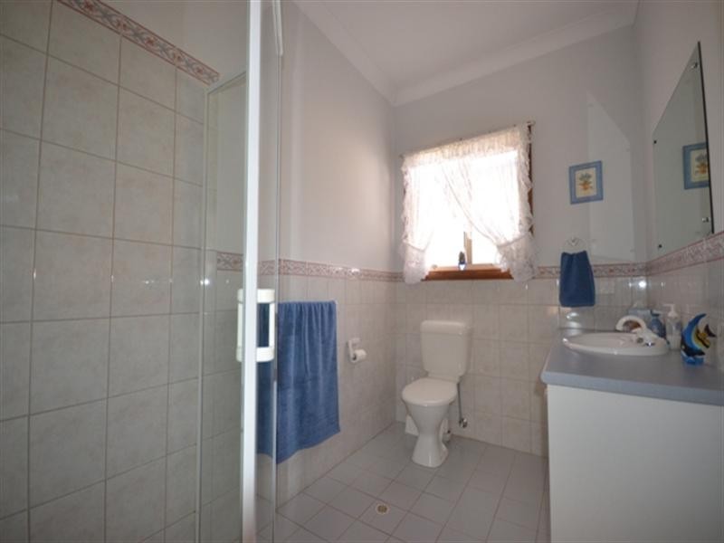 10 March Court, Clare SA 5453