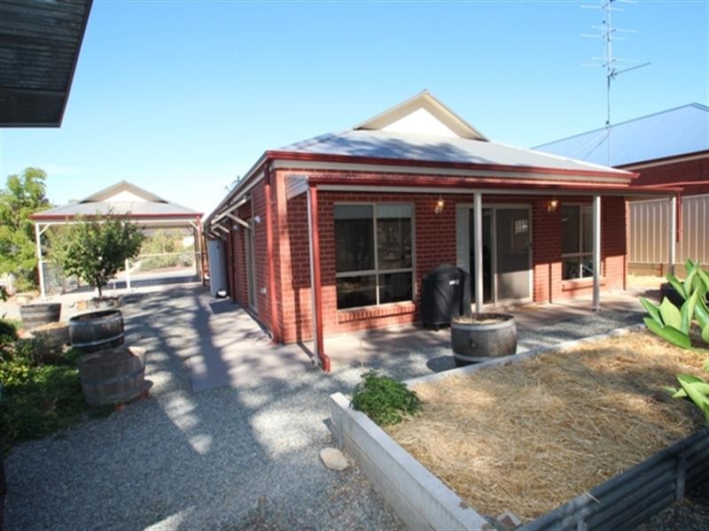 9 Rocky Glen Court, Clare SA 5453