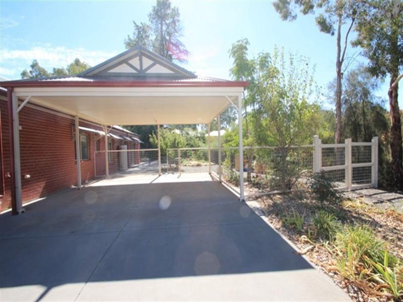 9 Rocky Glen Court, Clare SA 5453