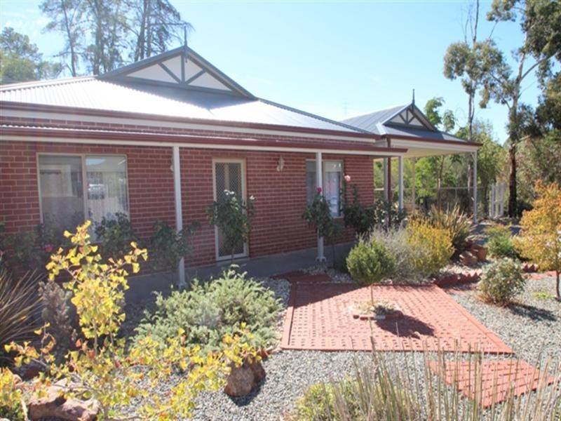 9 Rocky Glen Court, Clare SA 5453