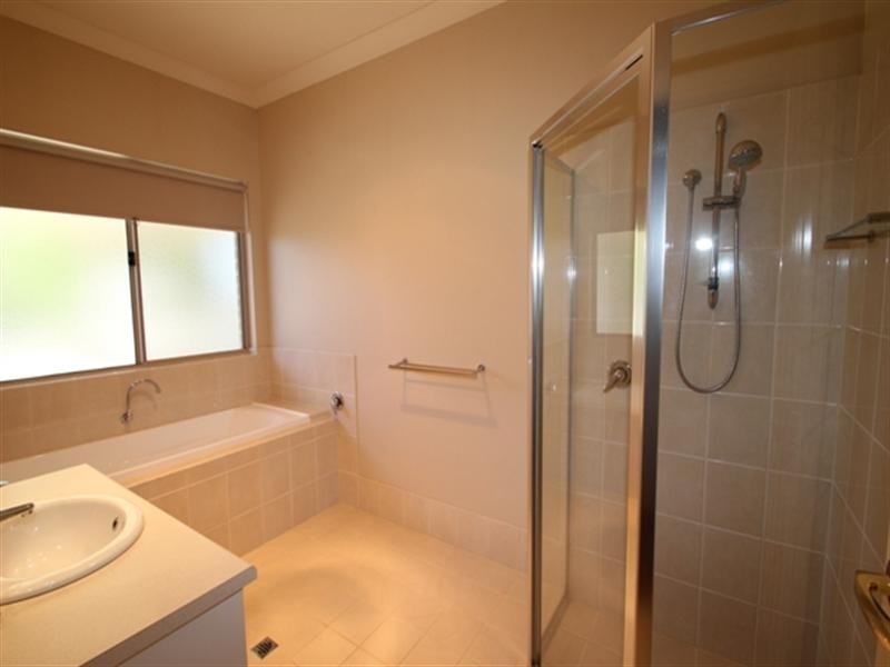 9 Rocky Glen Court, Clare SA 5453