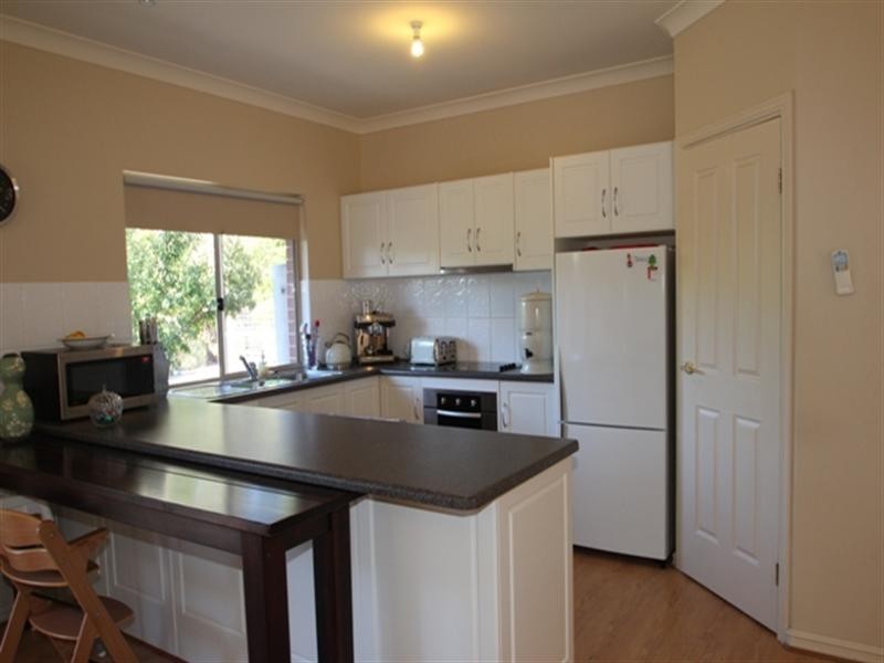 9 Rocky Glen Court, Clare SA 5453
