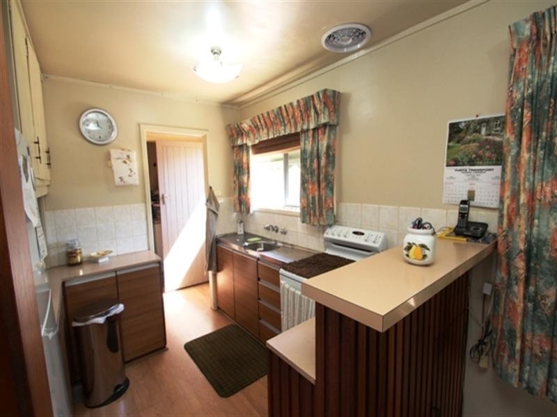 6 Wien Smith Avenue, Clare SA 5453