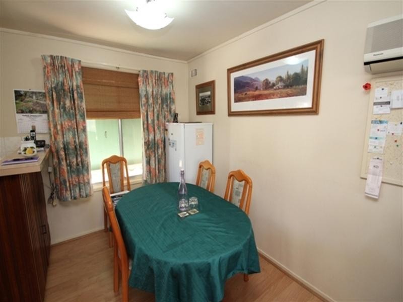 6 Wien Smith Avenue, Clare SA 5453