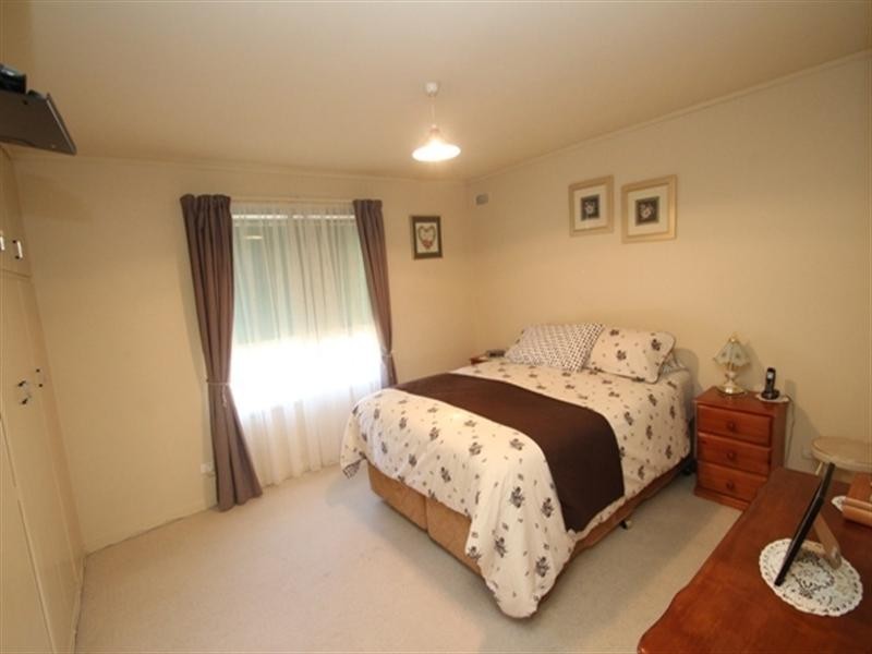 6 Wien Smith Avenue, Clare SA 5453