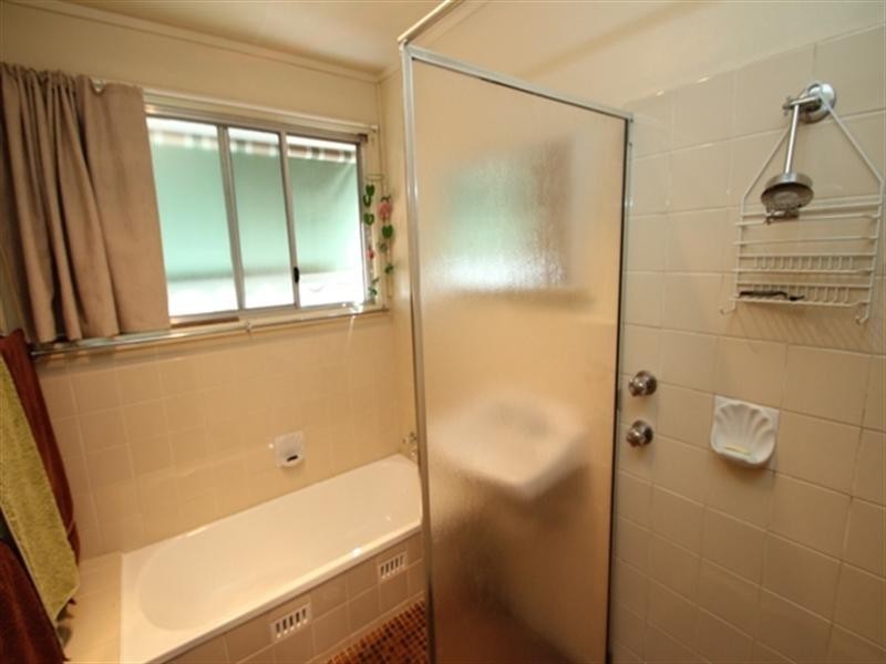 6 Wien Smith Avenue, Clare SA 5453