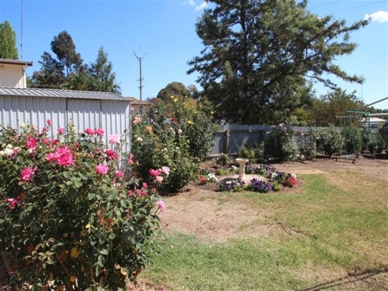 6 Wien Smith Avenue, Clare SA 5453