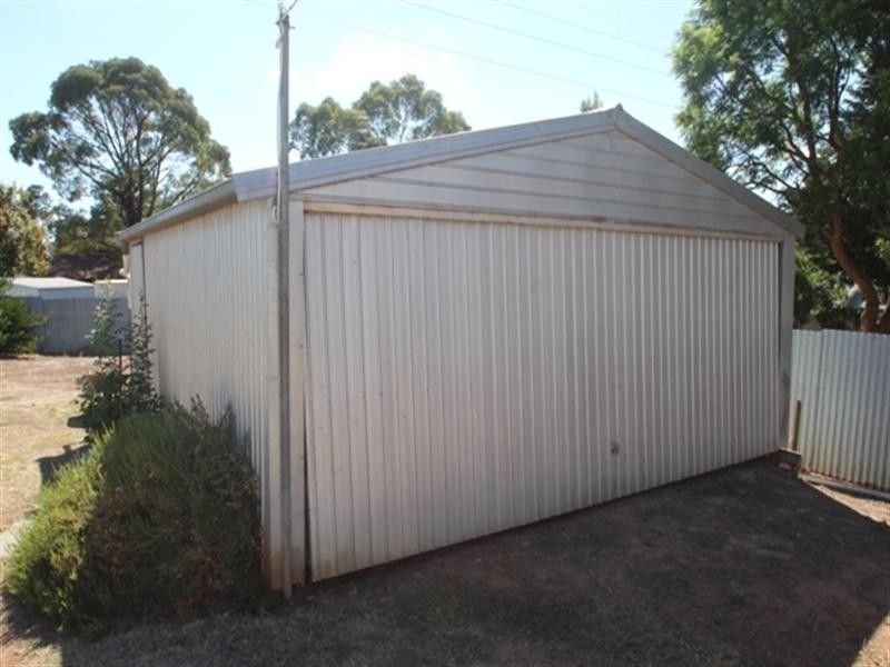 6 Wien Smith Avenue, Clare SA 5453