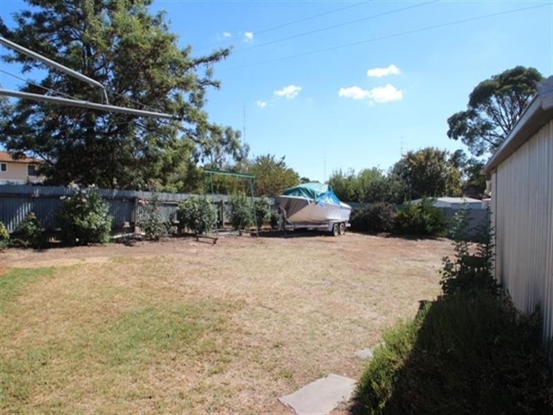 6 Wien Smith Avenue, Clare SA 5453