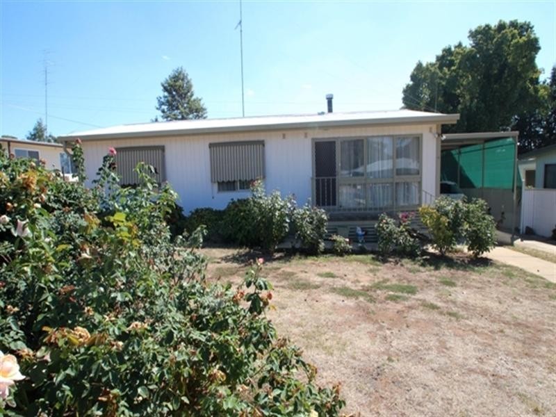 6 Wien Smith Avenue, Clare SA 5453