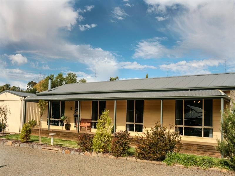 2 Rocky Glen Court, Clare SA 5453