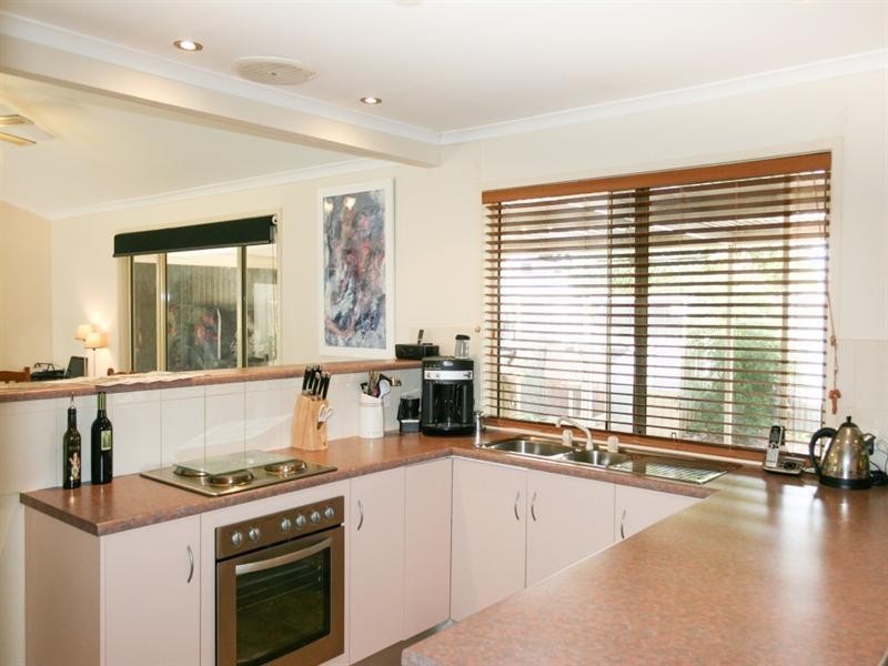 2 Rocky Glen Court, Clare SA 5453