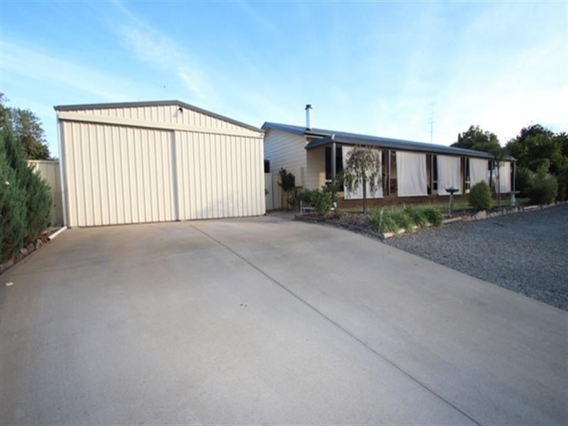 2 Rocky Glen Court, Clare SA 5453
