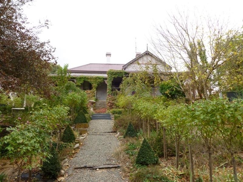 4 New Road, Clare SA 5453