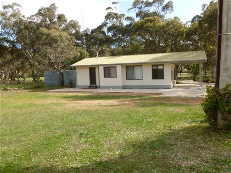 477 Bennys Hill Road, Clare SA 5453