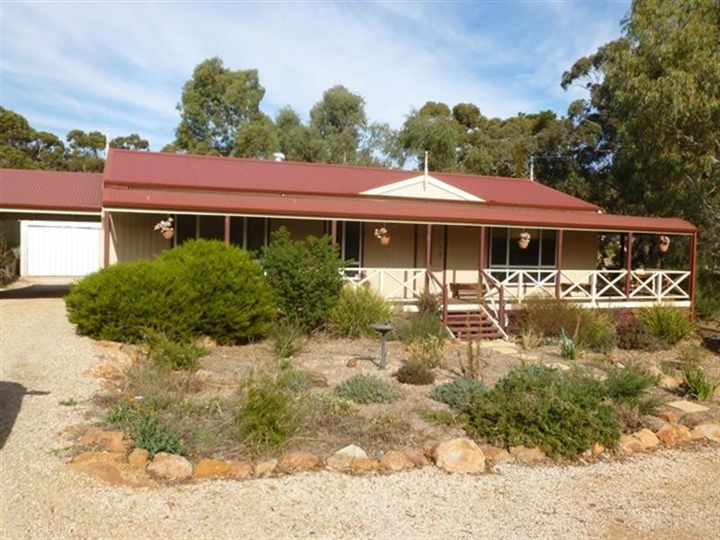 28 Blyth Road, Clare SA 5453