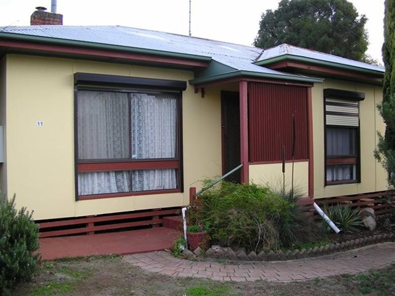 11 Kelly Street, Clare SA 5453