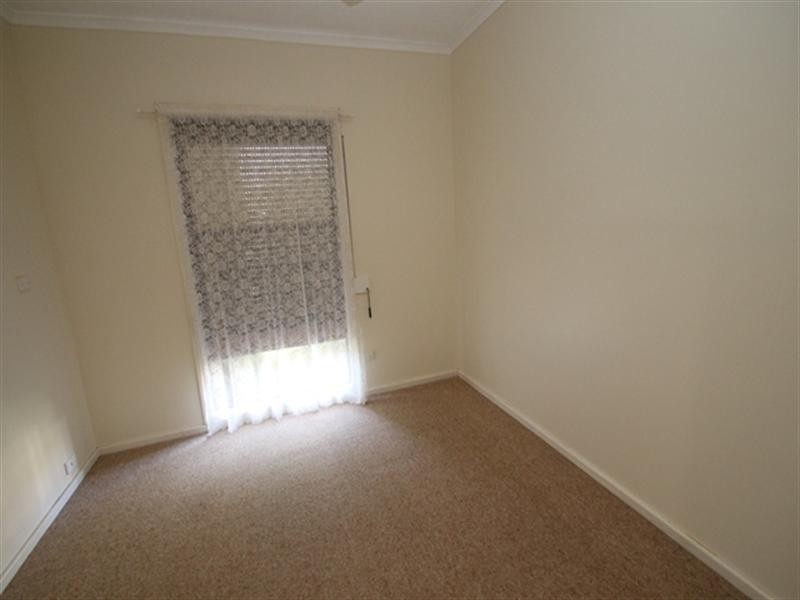 11 Kelly Street, Clare SA 5453