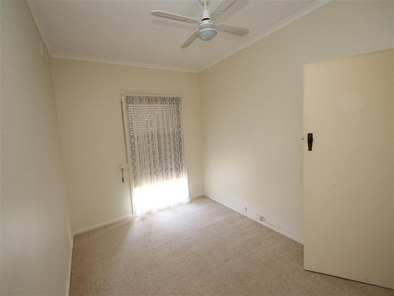 11 Kelly Street, Clare SA 5453