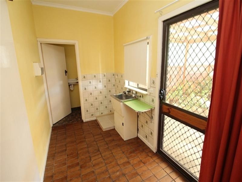 11 Kelly Street, Clare SA 5453