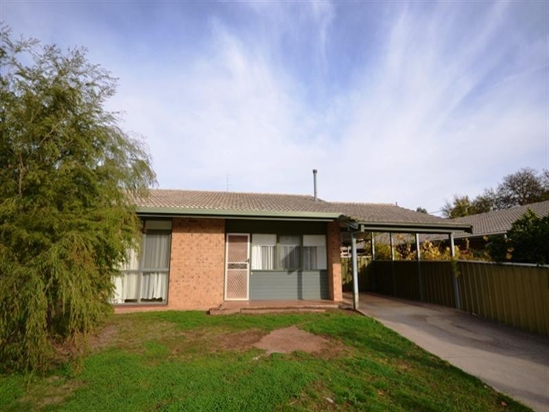 2/32 Guilford Street, Clare SA 5453