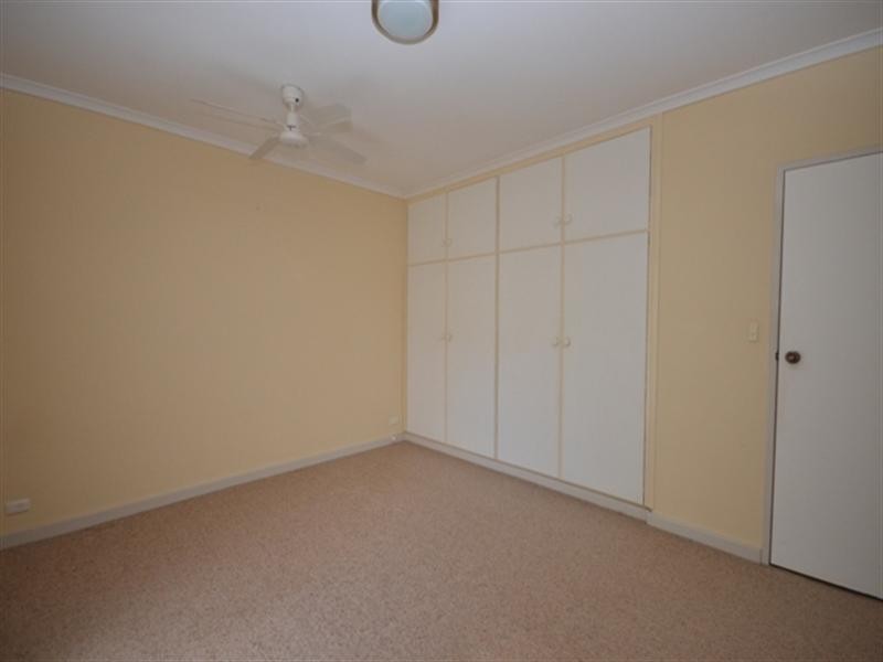 2/32 Guilford Street, Clare SA 5453