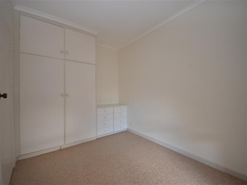 2/32 Guilford Street, Clare SA 5453