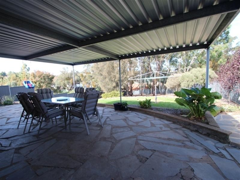 22 Kelly Street, Clare SA 5453