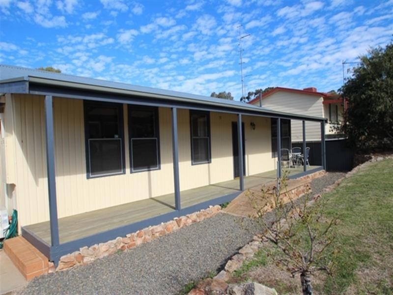 22 Kelly Street, Clare SA 5453