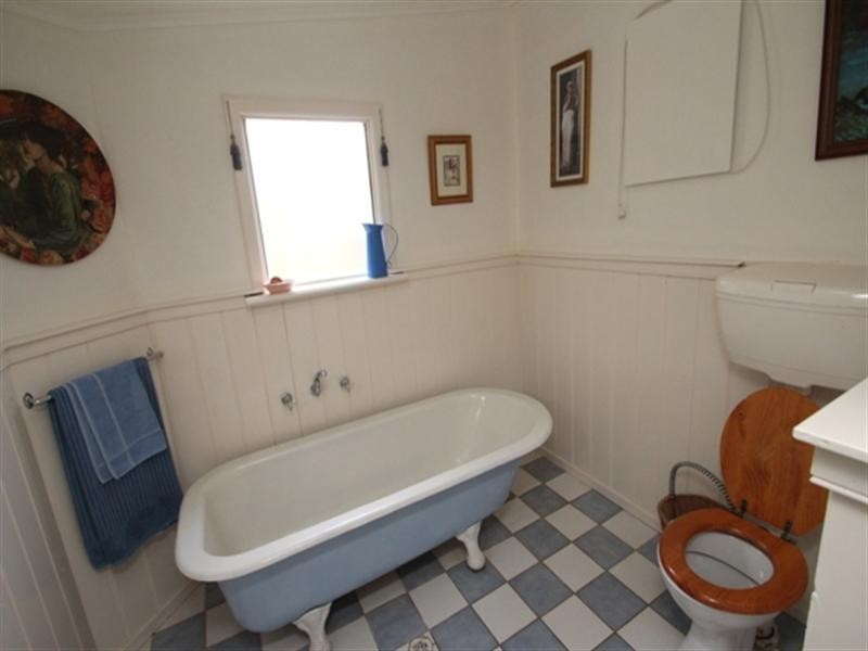 4 Bridge East Street, Burra SA 5417