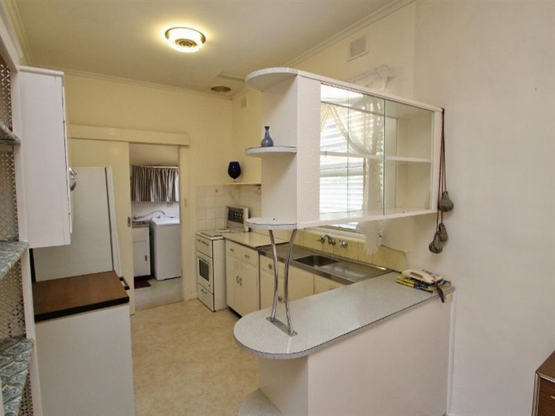 14 Powell Street, Clare SA 5453