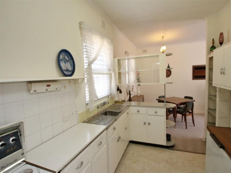 14 Powell Street, Clare SA 5453