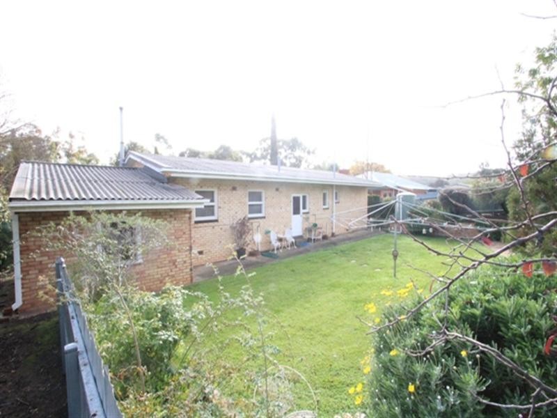 14 Powell Street, Clare SA 5453