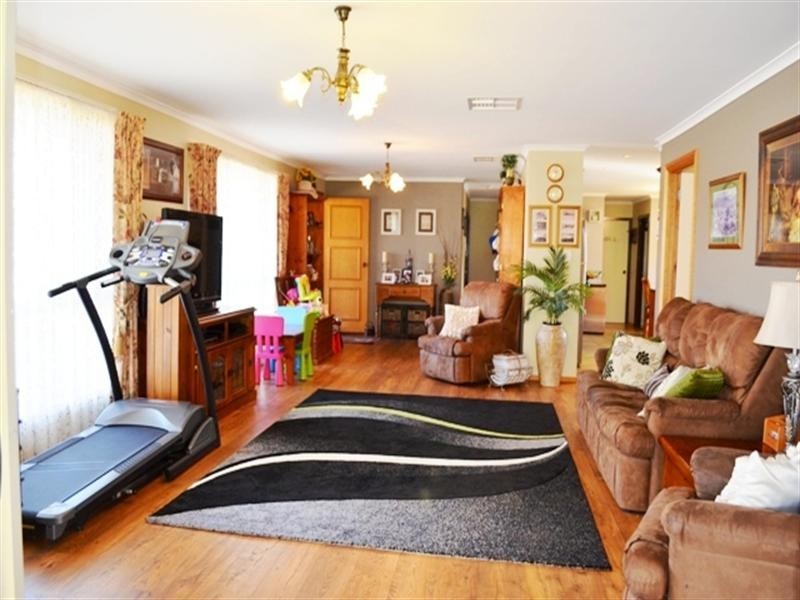 31 Main Street, Owen SA 5460