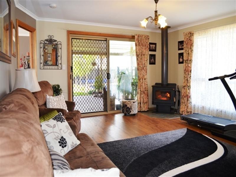 31 Main Street, Owen SA 5460