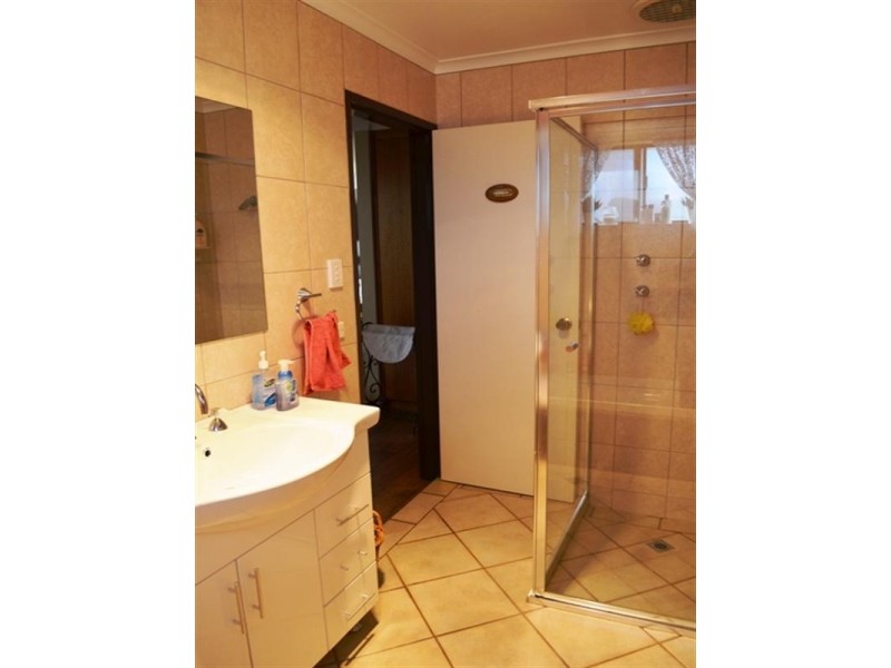 31 Main Street, Owen SA 5460